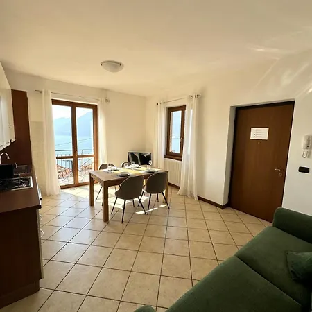 Pietro House, View Daire Bellano